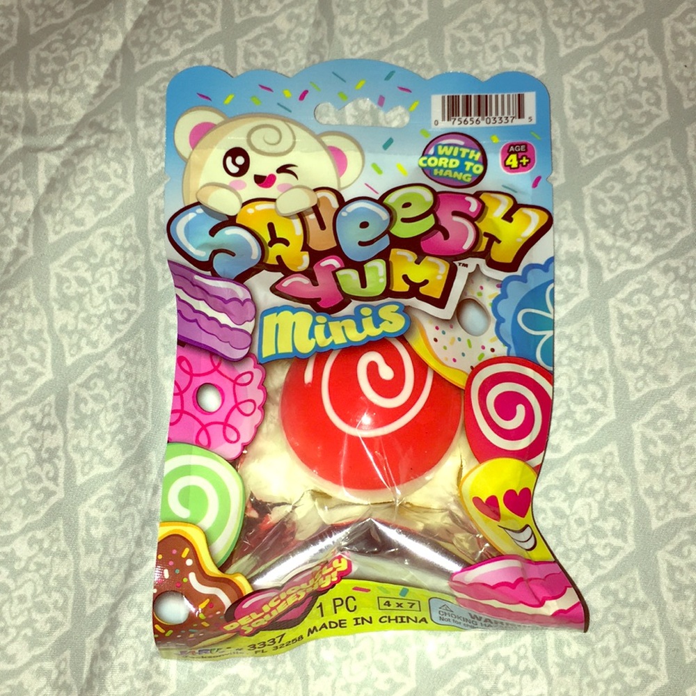 1pc squeesh yum minis squishy